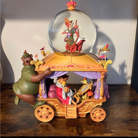 Vintage Disney Robin Hood Snow Globe - Picture 1 of 9